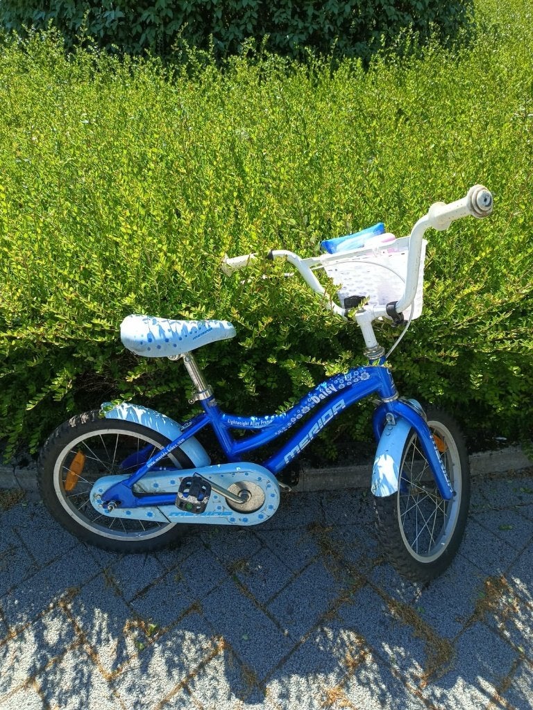 Blauwe kinderfiets, mandje, licht (aluminium, alu), gebruikt, Fietsen en Brommers, Ophalen, Terugtraprem, Zijwieltjes, Gebruikt
