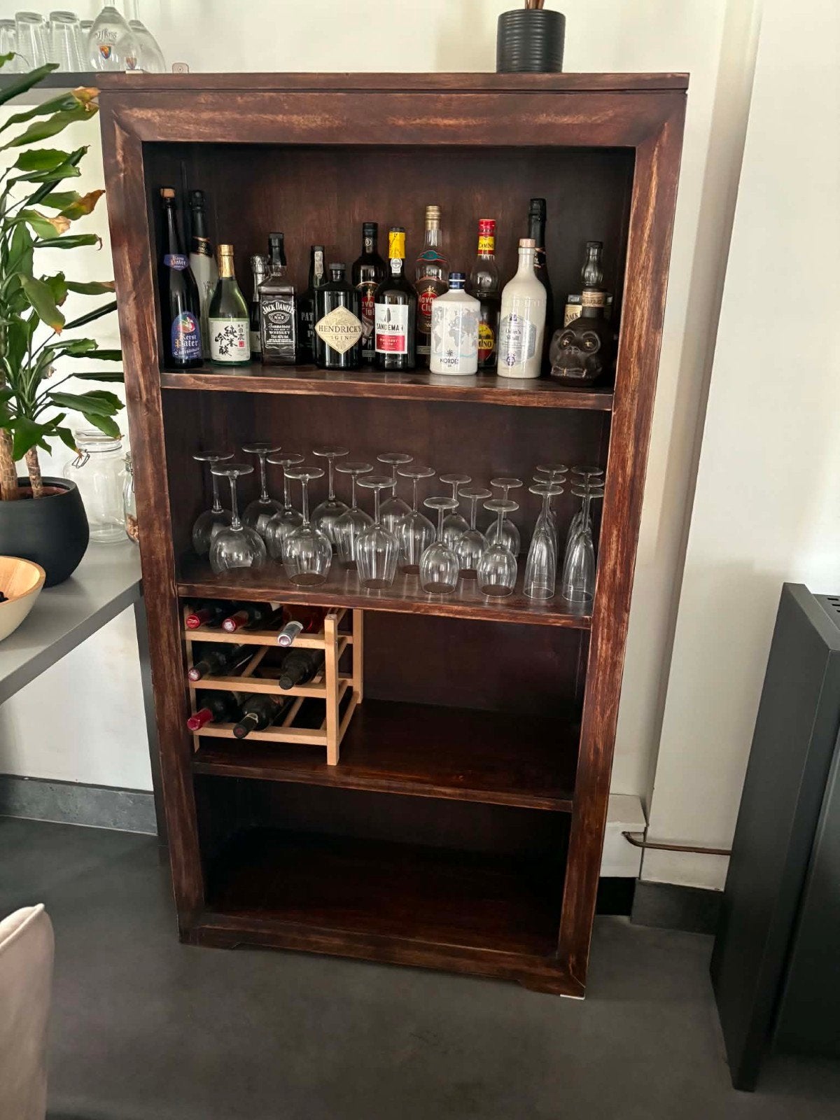 Houten wandkast, Ophalen