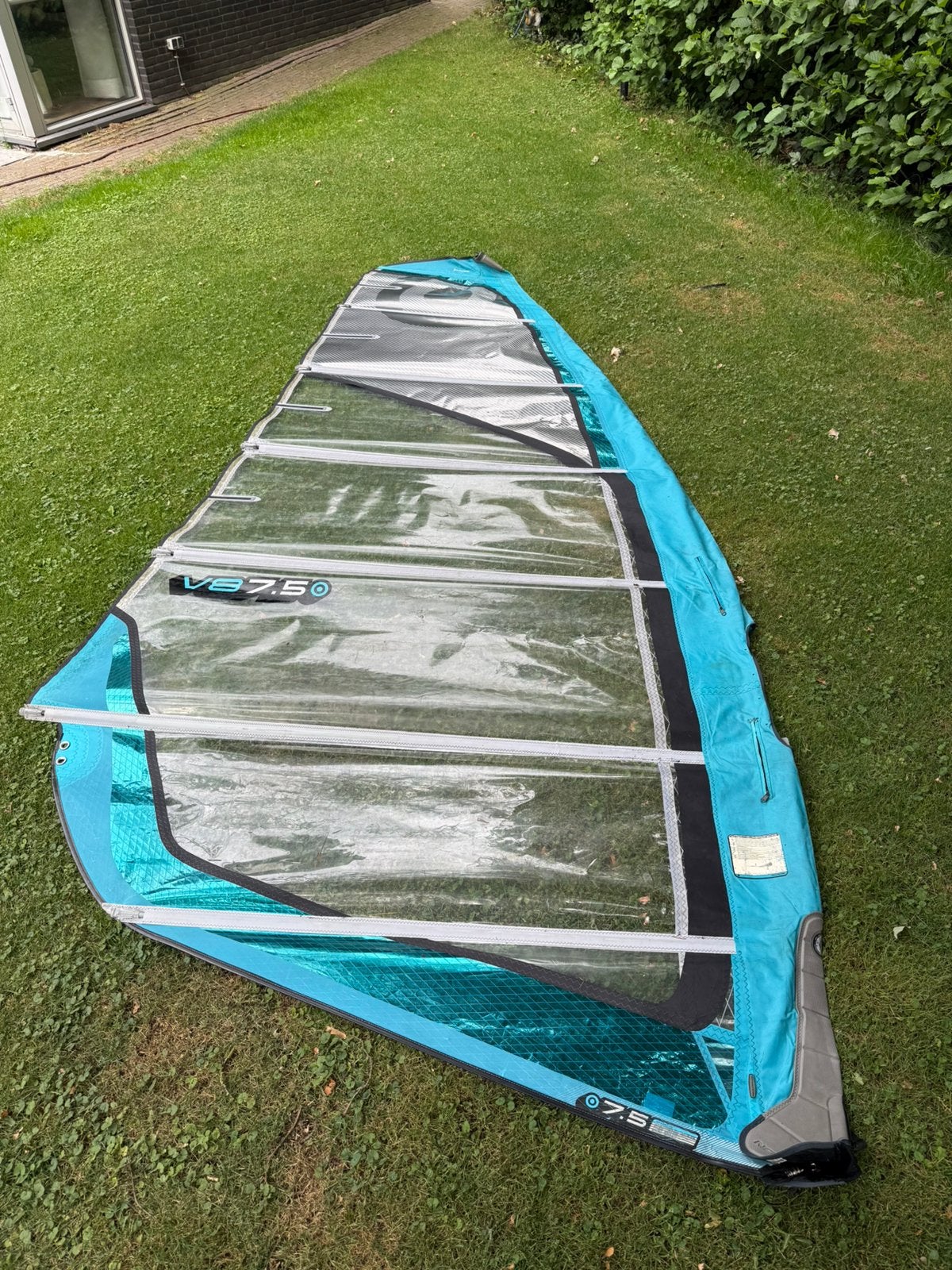 Neilpryde V8 | 7.5m | Zeil | Windsurfzeil, Watersport en Boten, Windsurfen, Ophalen, Met mast, Gebruikt, 6.5 m² tot 8 m²