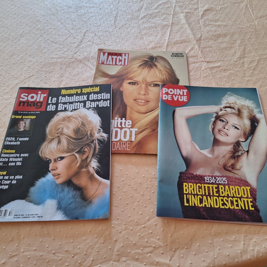 3 recensies over de dood van Brigitte Bardot, Ophalen of Verzenden