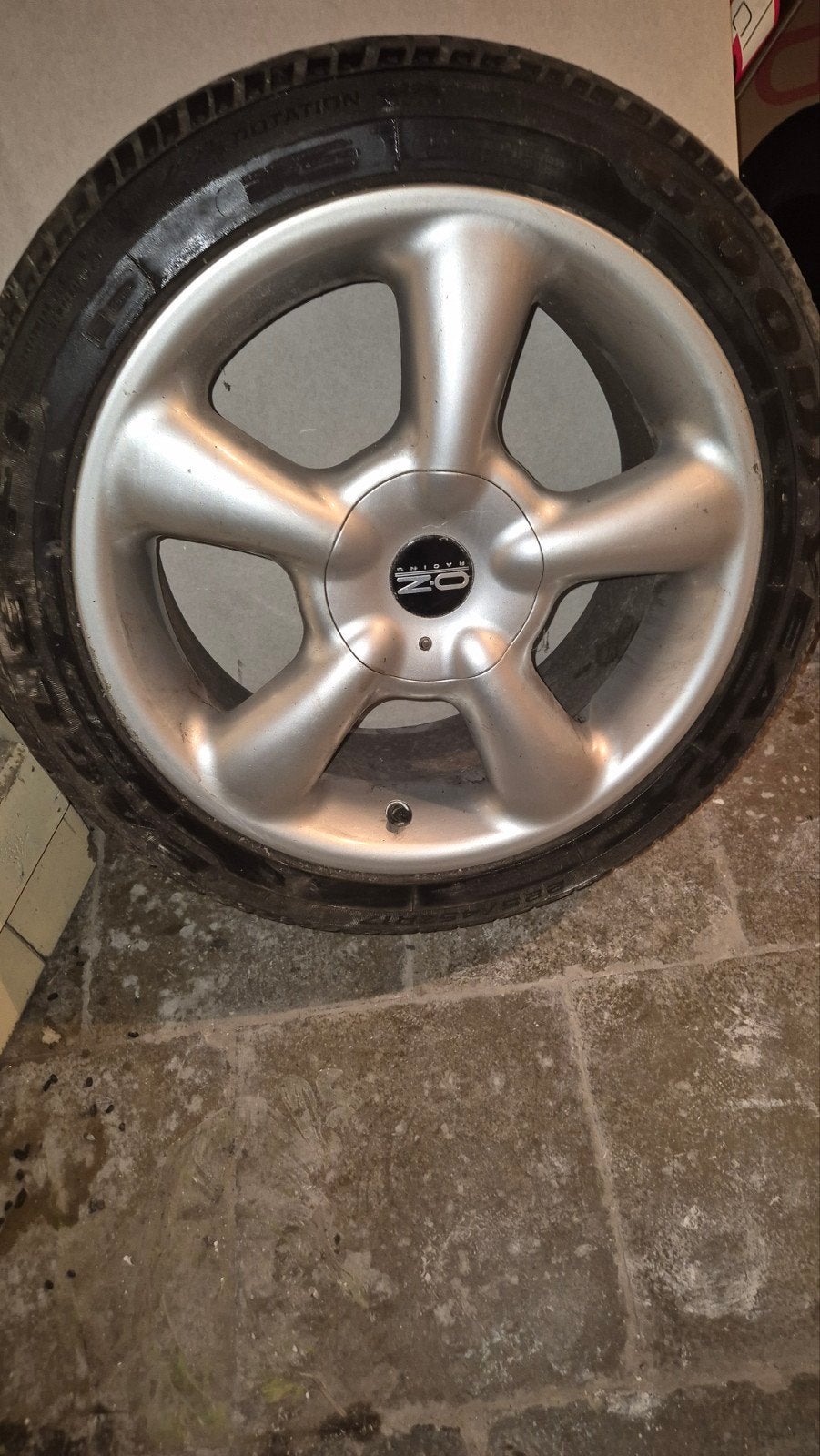 4 jantes alu OZ Racing 17" avec pneus neige Goodyear NEUFS 2, Autos : Pièces & Accessoires, Enlèvement, Pneus hiver, Pneu(s)