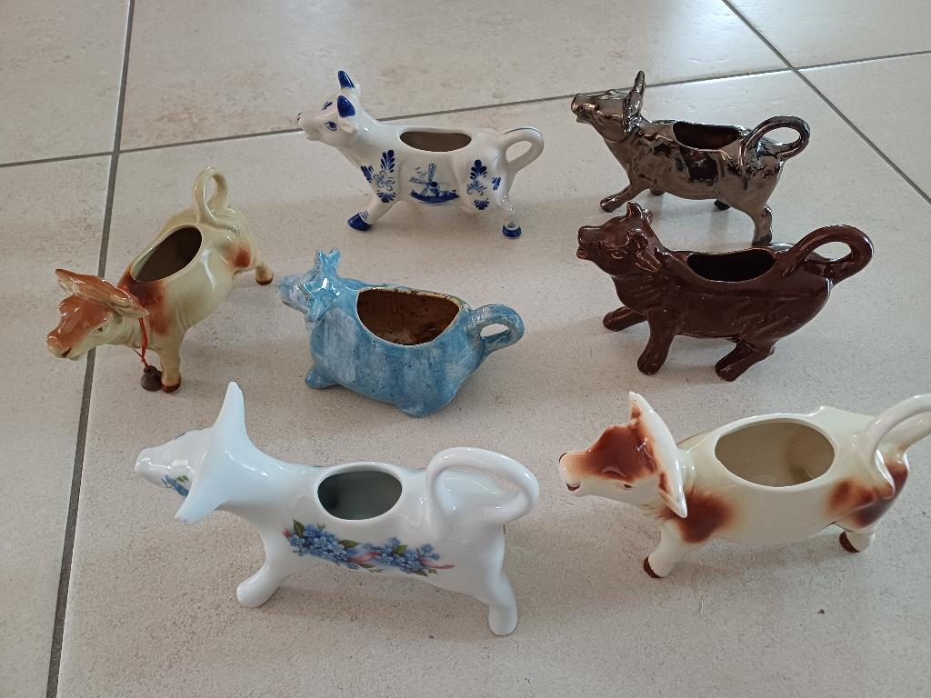 pots au lait vaches anciennes, plusieurs € 5,00 (pièce), Ophalen