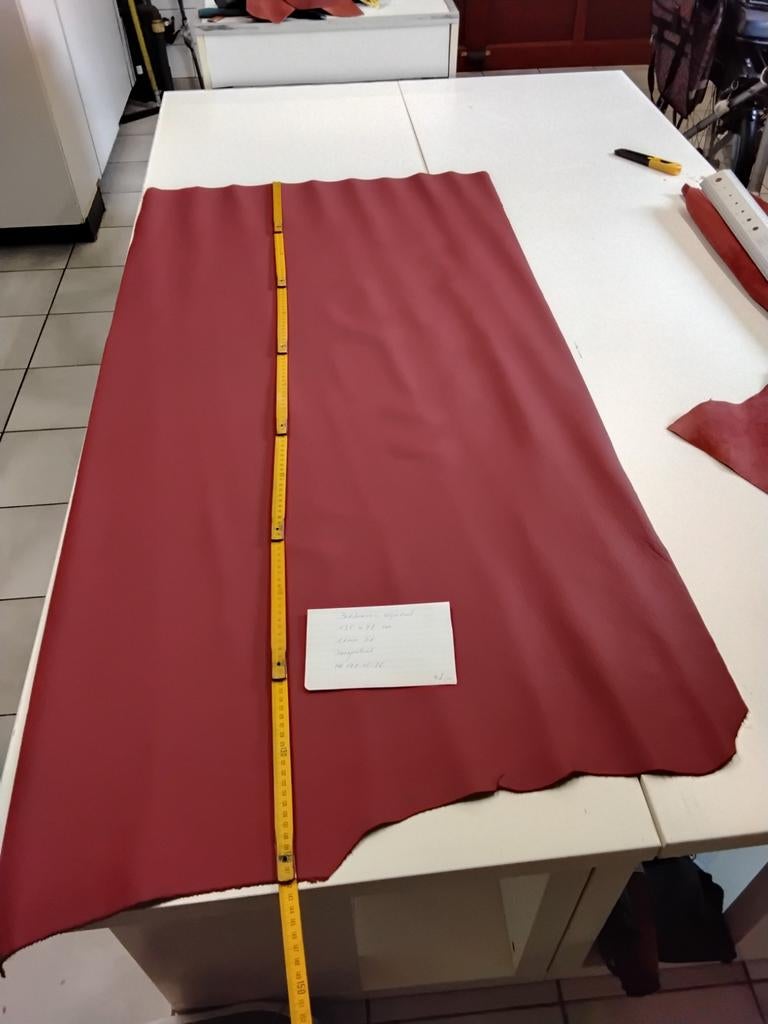 Rundsleder, leder, meubelleder, tassenleder, 135 x 72 cm, Ophalen, Nieuw, Rood, Leer of Kunstleer