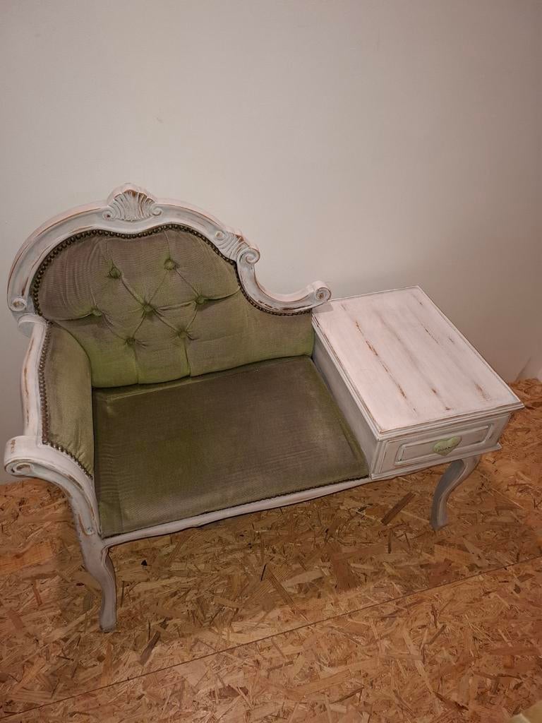 Ancien meuble téléphone, Enlèvement