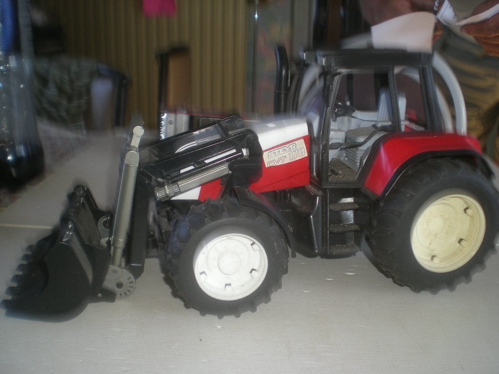 rode tractor met schepper bruder, Ophalen of Verzenden, Zo goed als nieuw