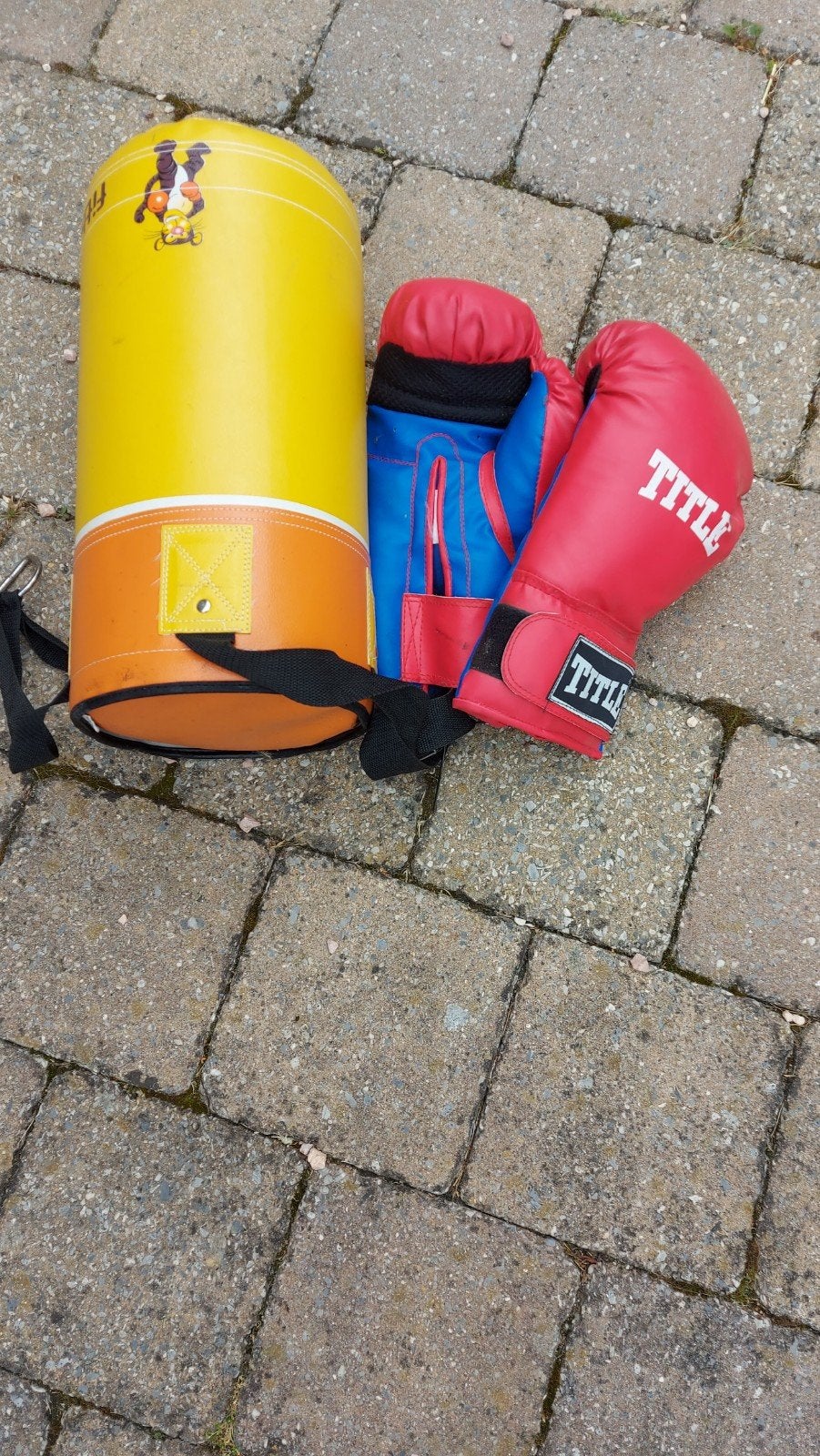 bokshandschoenen + kleine bokszak.(lengte 42cm-dia 20cm), Sports & Fitness, Boxe, Enlèvement, Comme neuf, Sac de boxe