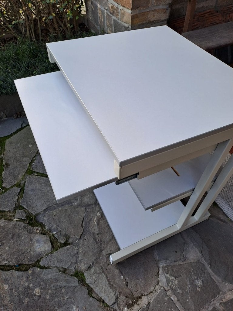 Un bureau d'ordinateur compact et robuste, Enlèvement, Comme neuf, Réglable en profondeur