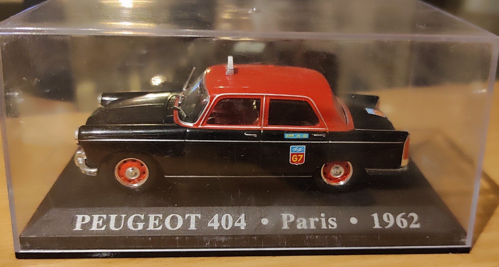 Peugeot 404 Taxi Paris 1962 1:43 in vitrinedoosje, Ophalen of Verzenden