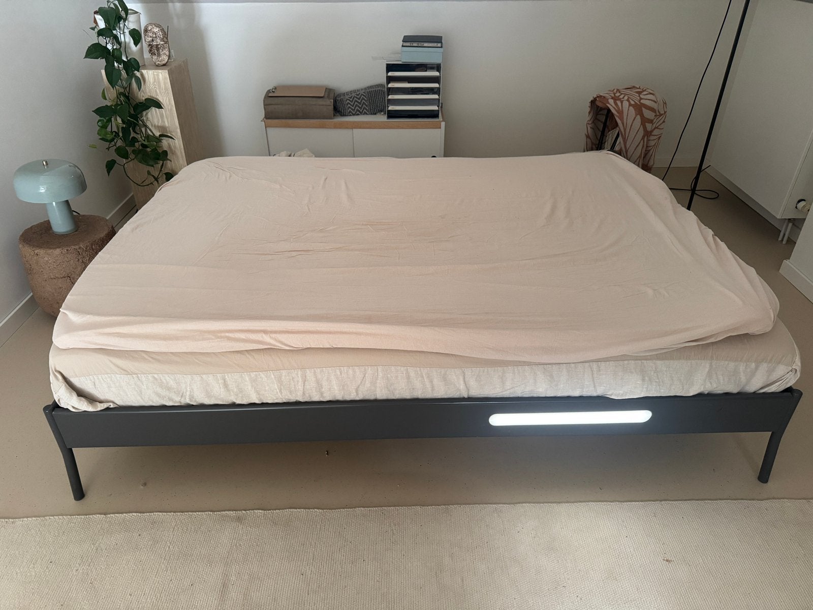 Ikea tweepersoonsbed grijs, Huis en Inrichting, Slaapkamer | Bedden, Ophalen, Gebruikt, Tweepersoons, 200 cm