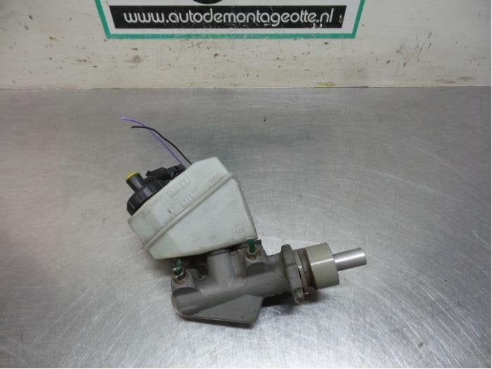 Cylindre de frein principal d'un Nissan Kubistar (Kubistar 0, -, 3 mois de garantie, Utilisé, -