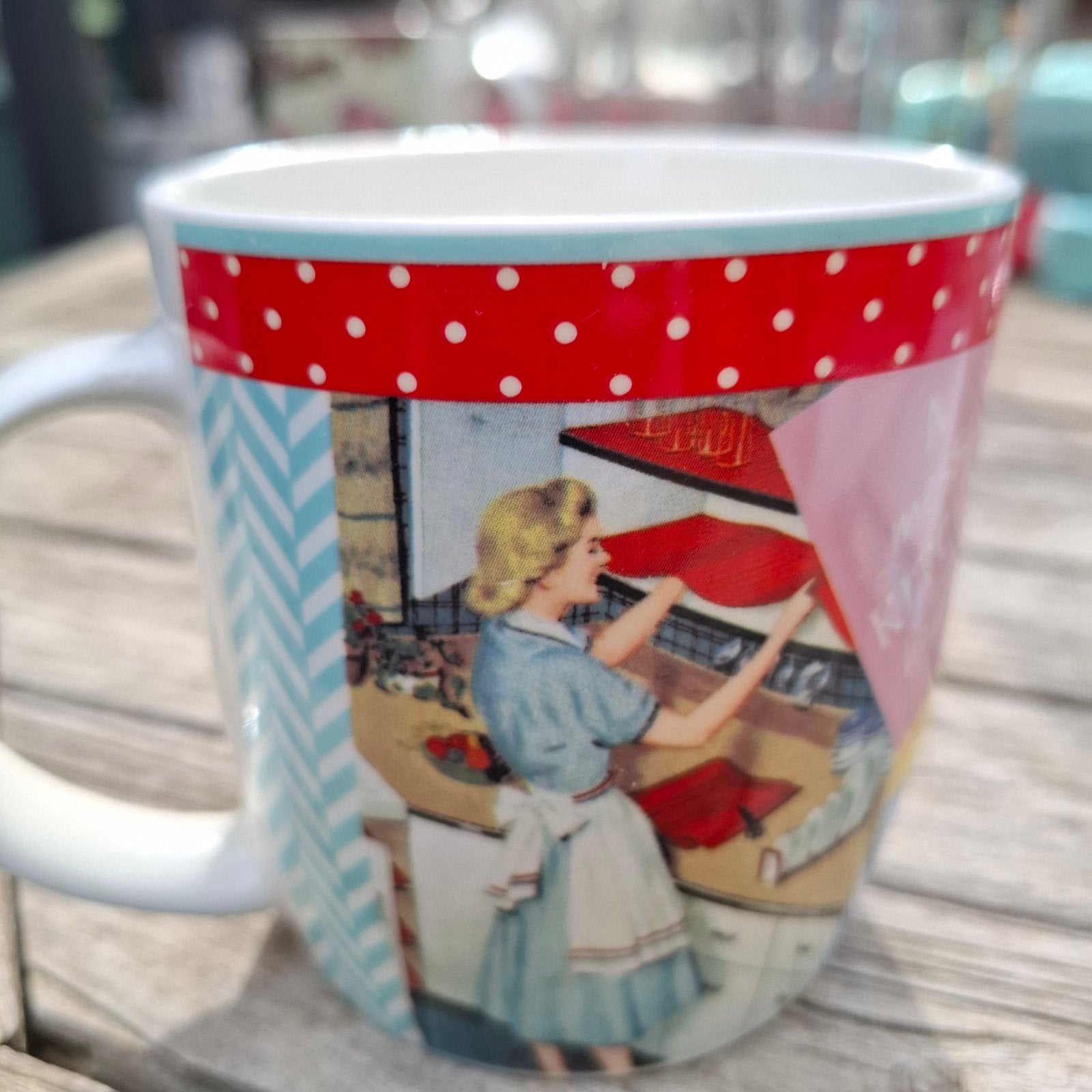 2 tasses au look rétro/à collectionner, Maison & Meubles, Enlèvement, Mug