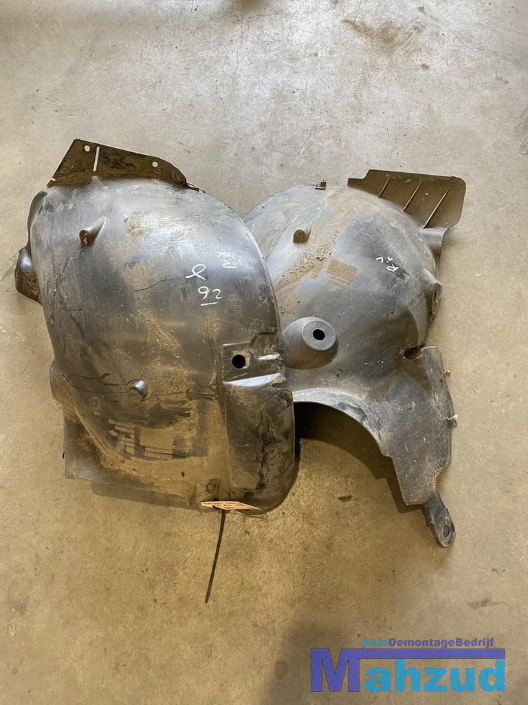 RENAULT CLIO 3 rechts voor modderkuip 8200334163 820033465 2, Renault Group, Contact.group@renault.com, Renault, Utilisé