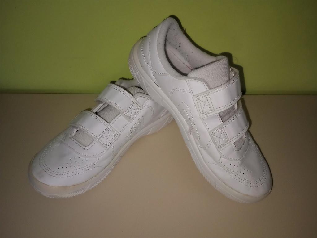 chaussures de sport - pointure 32, Enlèvement, Utilisé, Chaussures