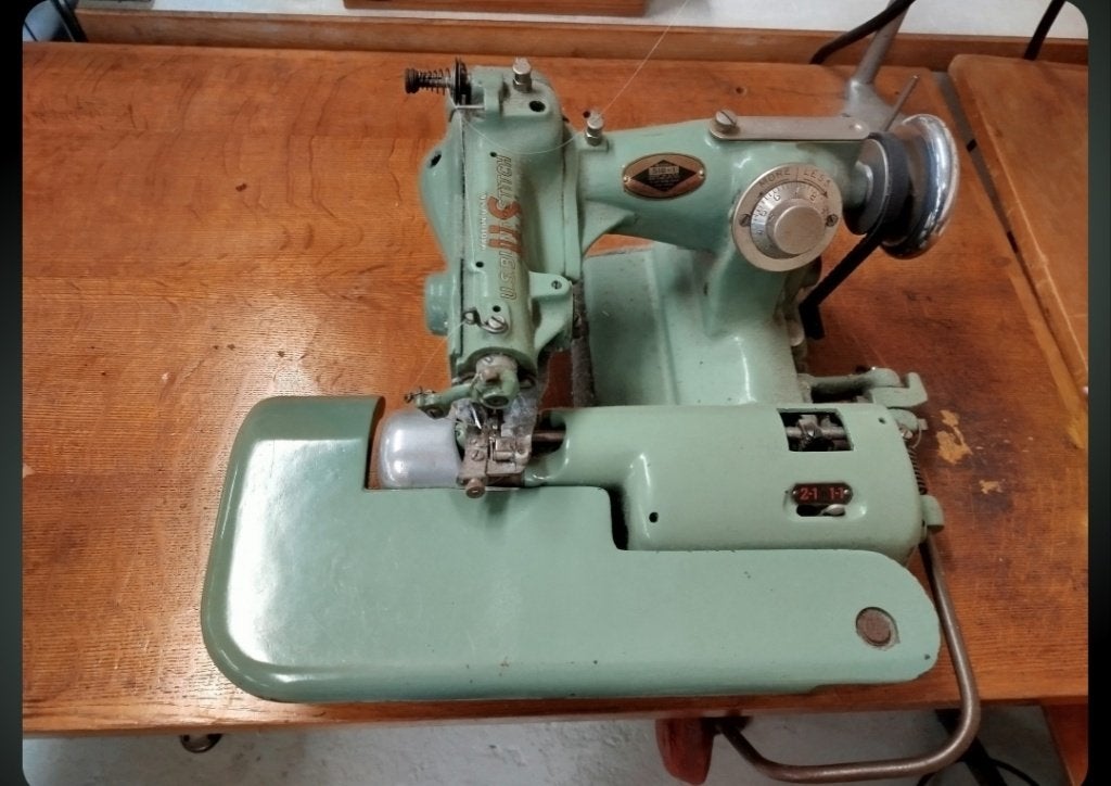 Industriële machine voor onzichtbare randen, Gebruikt, Naaimachine, Industrieel, Ophalen