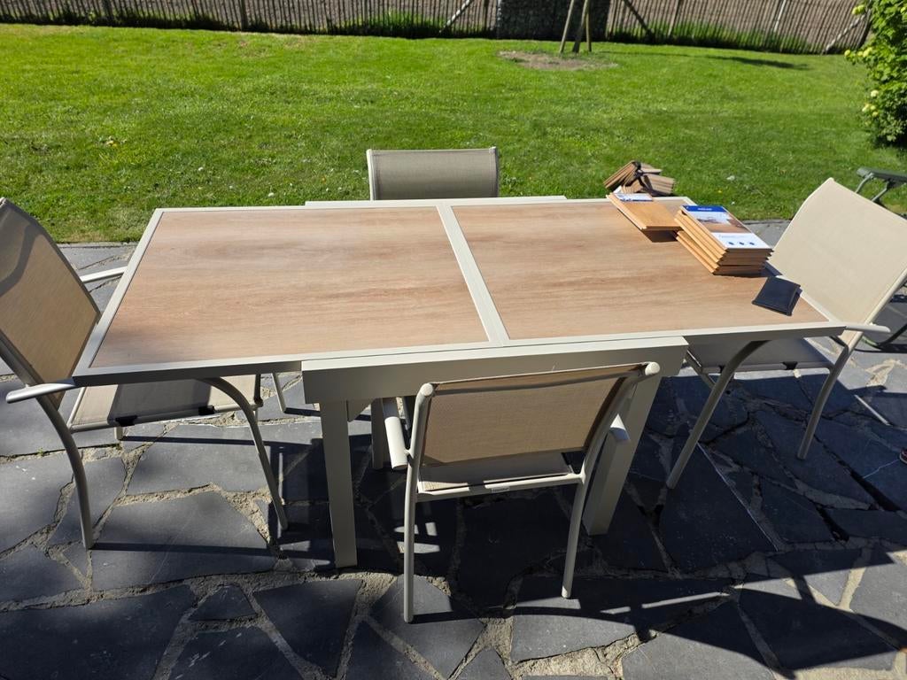 Table de jardin pliable avec 4 chaises, Neuf, Gris, Table Moderne et pliable, Enlèvement