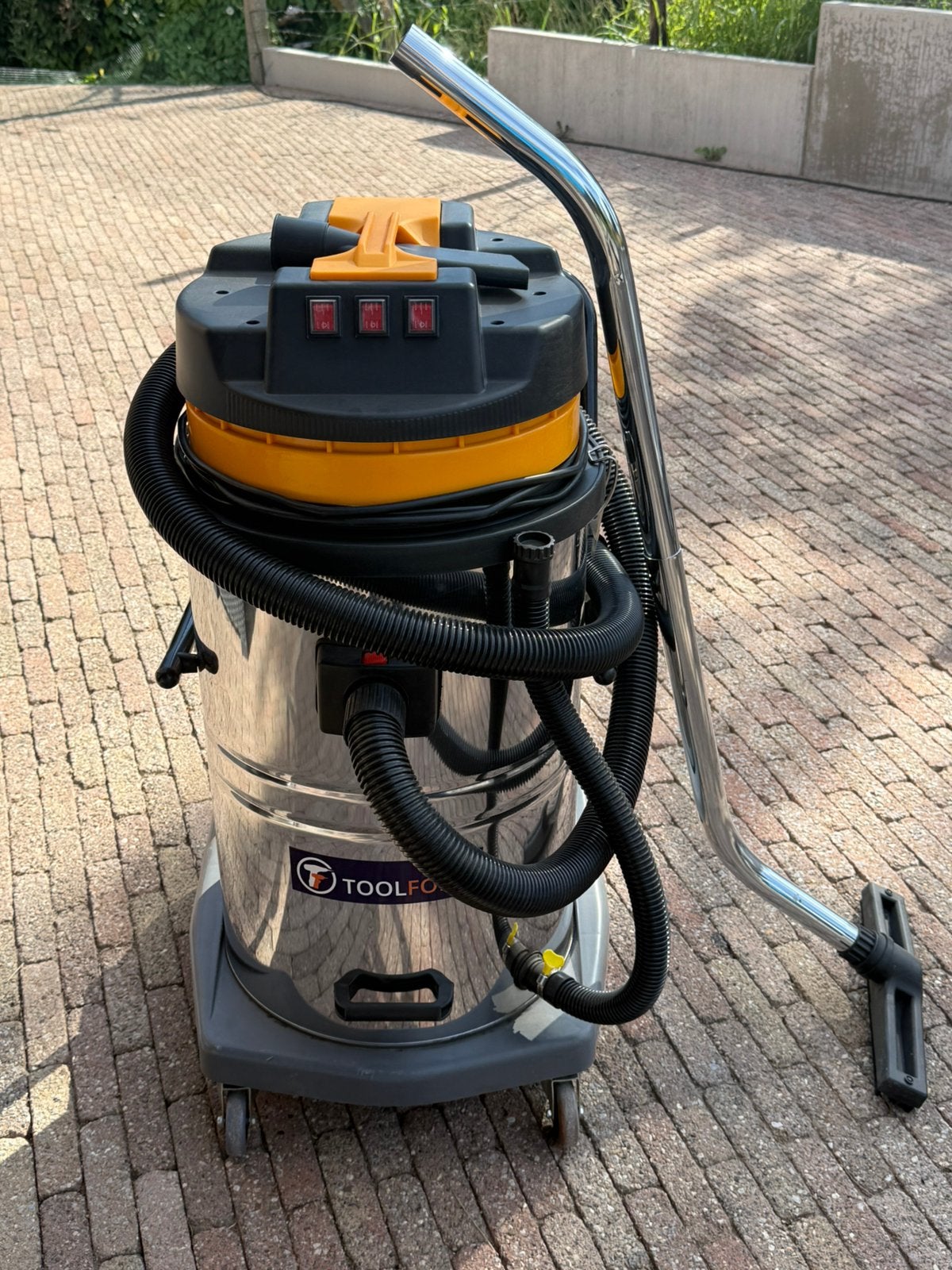 Water en droog stofzuiger (amper gebruikt), Doe-het-zelf en Bouw, Reinigingsmachines, Ophalen, Zo goed als nieuw