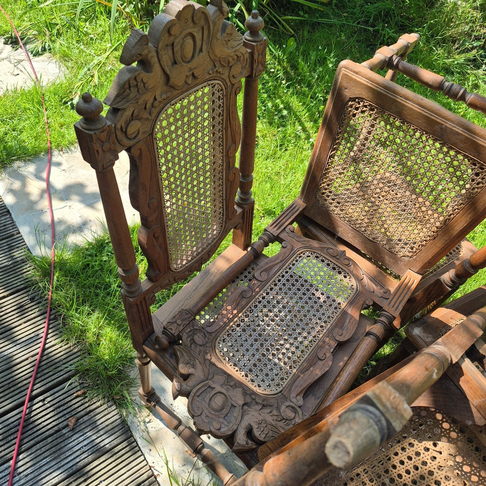 Chaises anciennes, Enlèvement