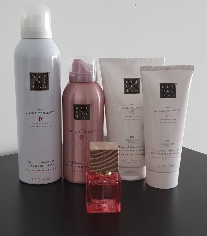 NEUF !! RITUALS OF SAKURA - Lot de 5 produits, Bijoux, Sacs & Beauté, Beauté | Soins du corps, Enlèvement, Neuf