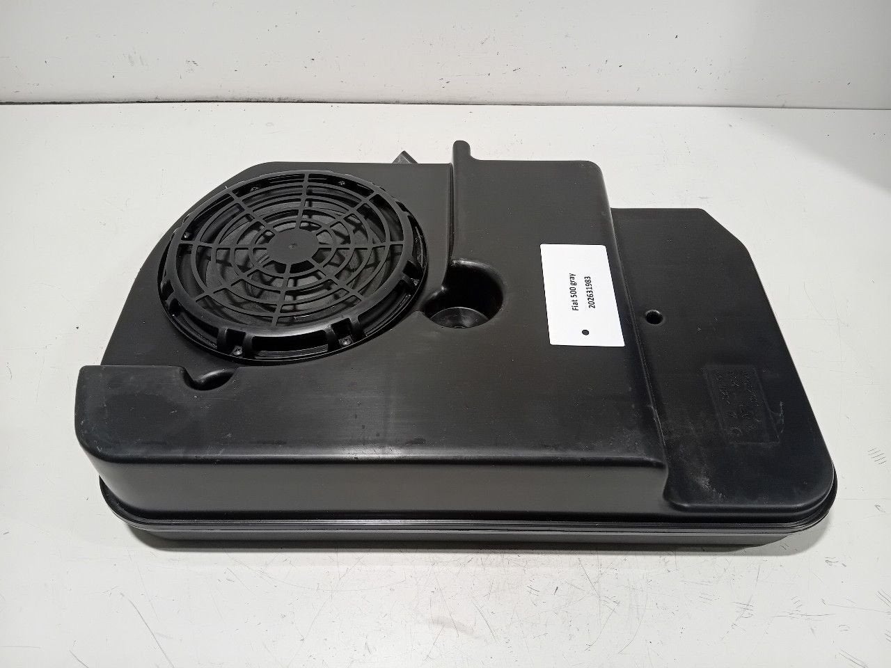 Subwoofer Fiat 500, Ophalen of Verzenden, Van der Ven Autorecycling B.V., Onderdelen@venauto.nl, Ettenseweg 76, 4706 PB Roosendaal, The Netherlands