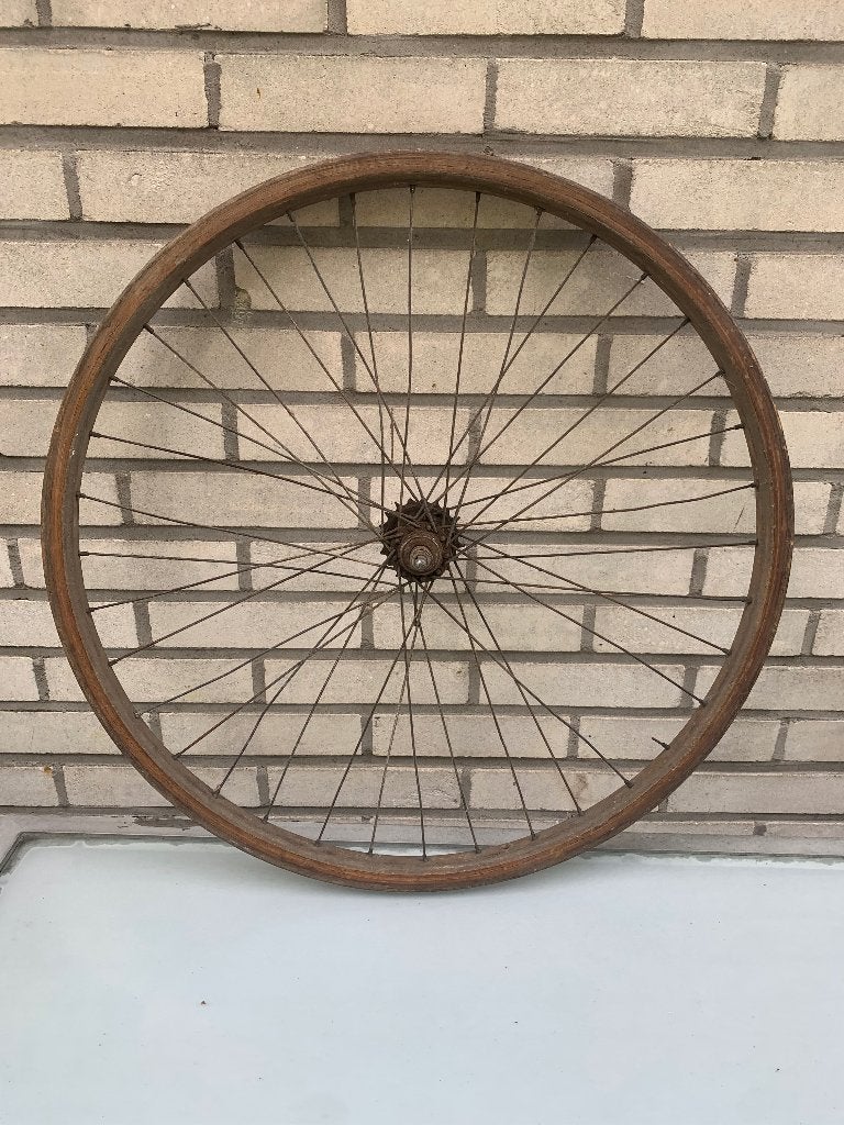 Antiek houten wiel, Ophalen, Gebruikt