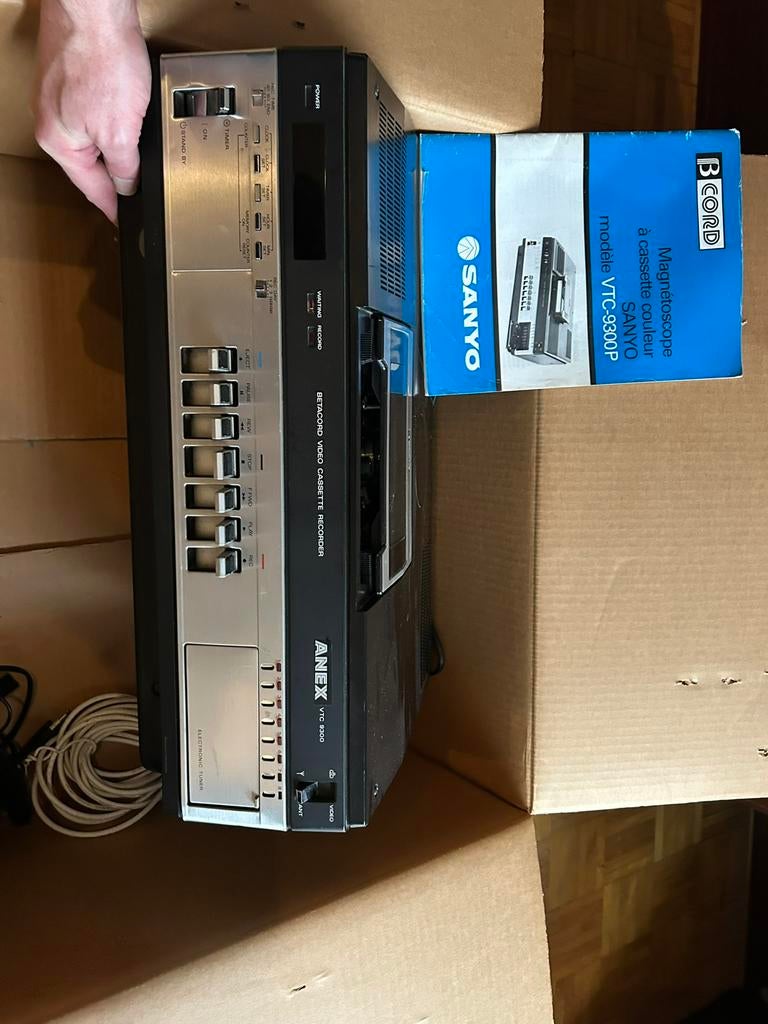 Sanyo BETAMAX avec +/-50 cassettes, Enlèvement, Utilisé
