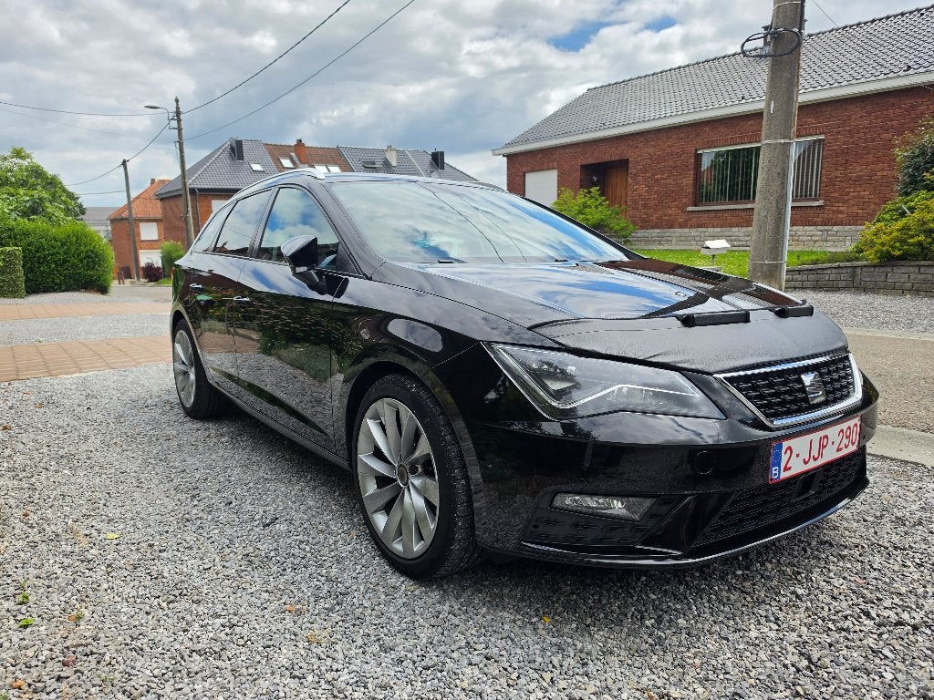 Bjr échange très belle seat léon 3 5f de 2020 16 tdi 220 mil, Autos, Euro 6, Noir, 5 portes, Particulier