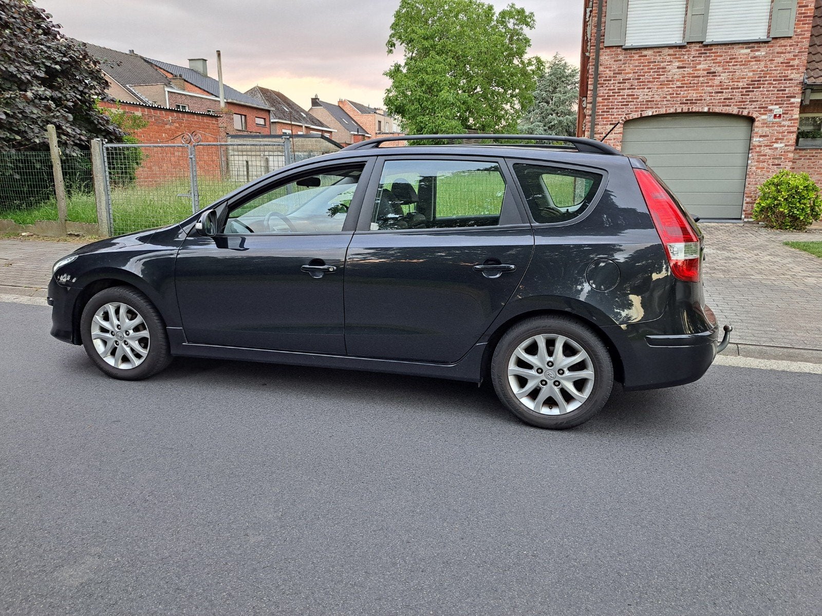 Hyundai I 30 1.6 Essence. Avec 61000 km. 5 euros. Bon état, Autos, Hyundai, Cuir, Euro 5, Boîte manuelle, Entretenue par le concessionnaire