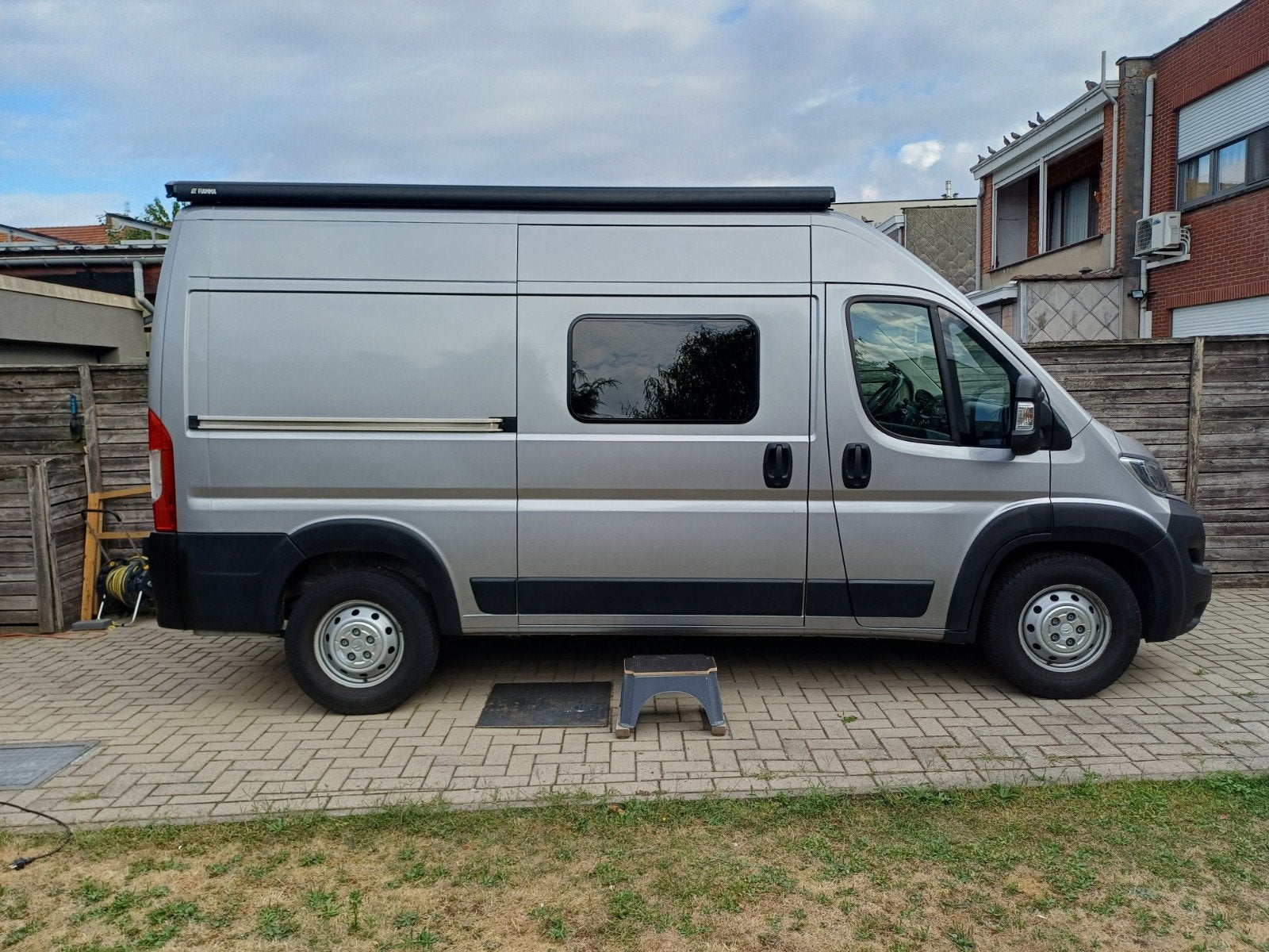 camper met 34000km met garantie, Caravanes & Camping, Camping-cars, Autres marques, Boîte manuelle, 5 à 6 mètres, Réfrigérateur