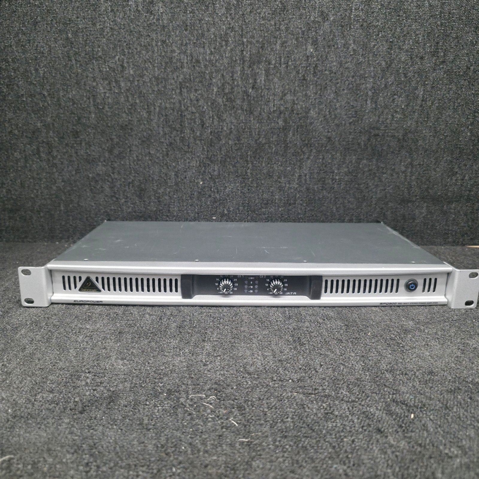 BEHRINGER europower  EPQ900   versterker  1HE



BEHRINGER, Audio, Tv en Foto, Ophalen of Verzenden