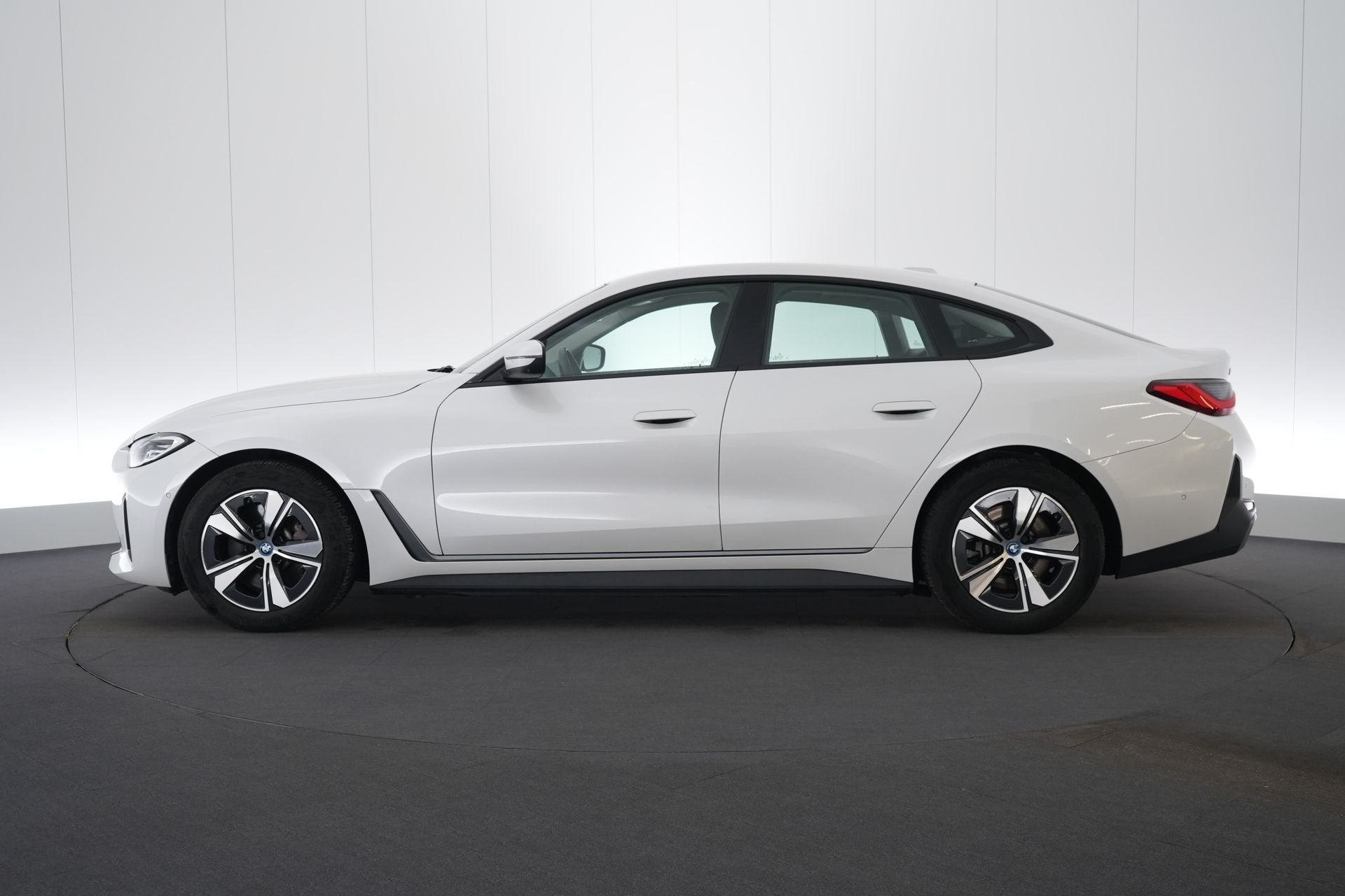 (2DDU576) BMW I4, Autos, BMW, I4, Phares entièrement LED, Achat, 80 kWh