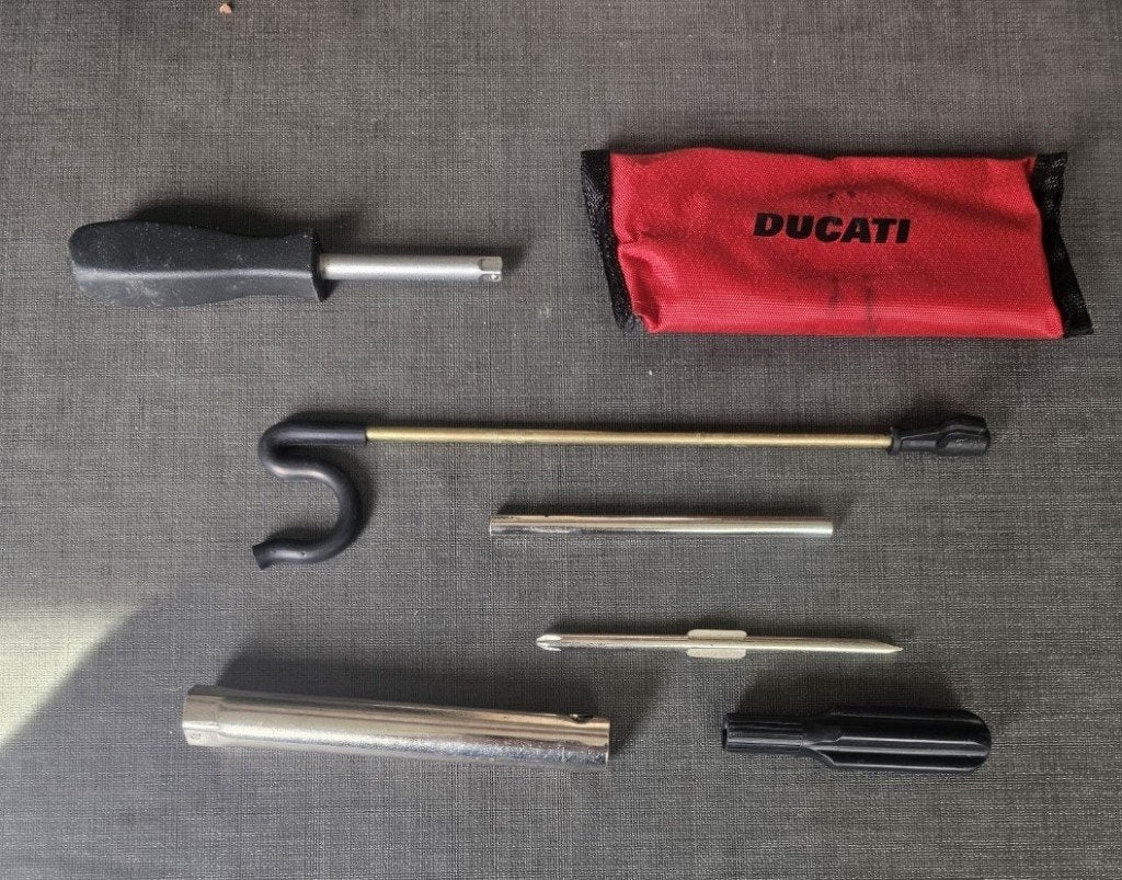 TROUSSE À OUTILS DUCATI DESMOQUATTRO SUPERBIKE 851, Enlèvement ou Envoi, Utilisé