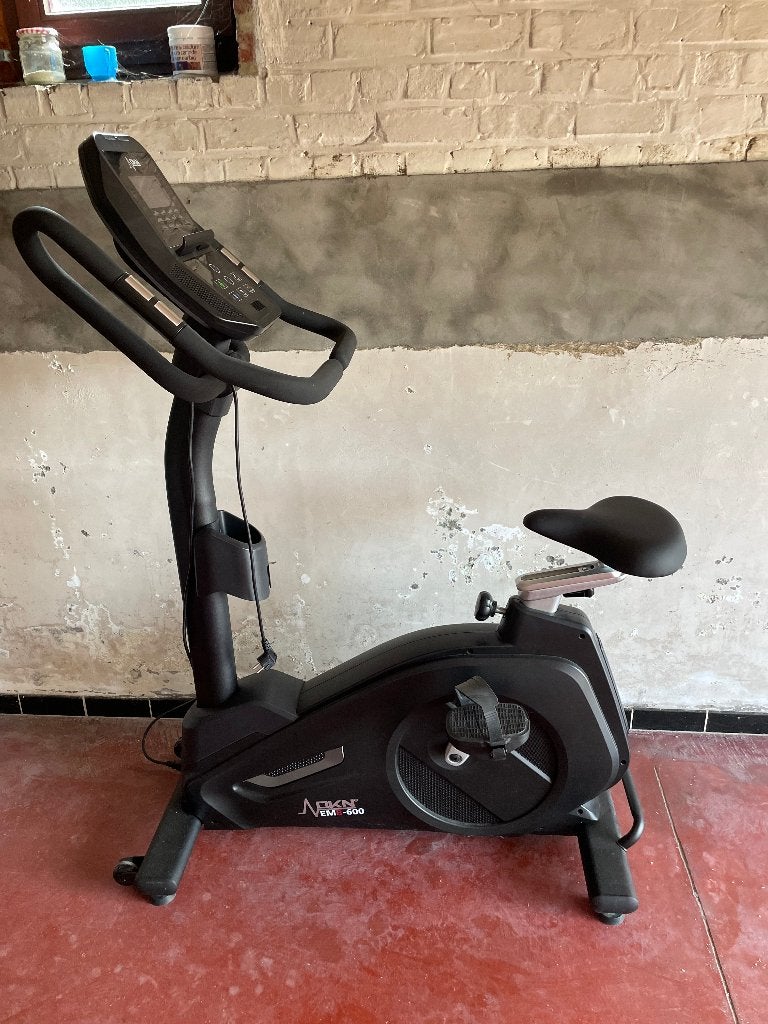 Hometrainer, als nieuw, Sport en Fitness, Fitnessapparatuur, Ophalen, Kunststof, Zo goed als nieuw, Benen