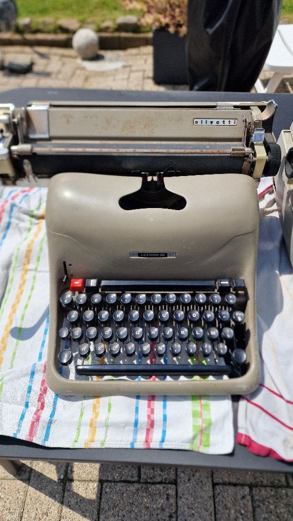 Twee oude typemachines, Ophalen, Gebruikt