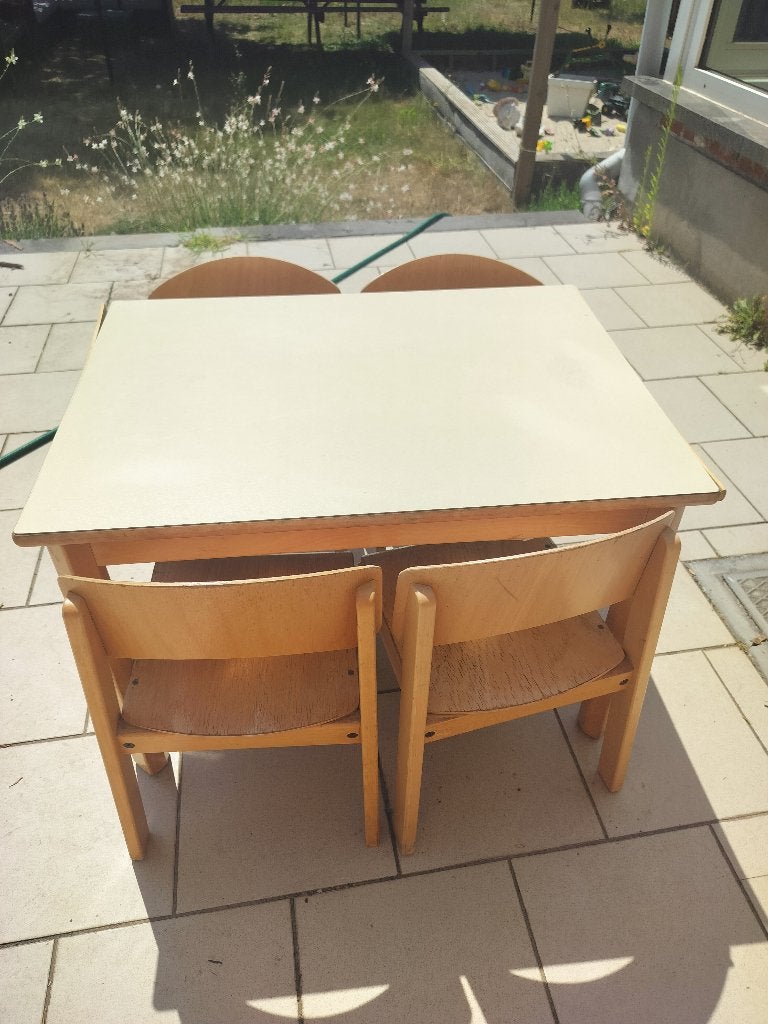 Houten kindertafel met 4 stoelen, Enfants & Bébés, Chambre d'enfant | Tables & Chaises, Enlèvement, Utilisé, Table(s) et Chaise(s)