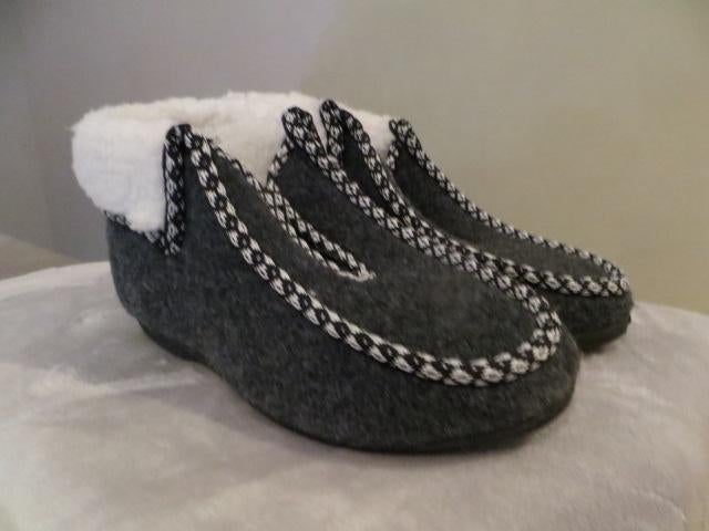 Grijze, hoge dames pantoffels - mt 37 - sloffen - winter, Vêtements | Hommes, Chaussures, Neuf, Enlèvement ou Envoi, Autres couleurs