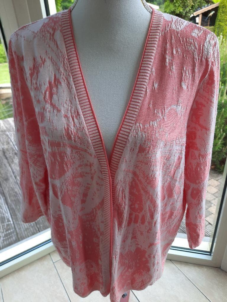 Charmant vest GOLLEHAUG - 46, Kleding | Dames, Truien en Vesten, Overige kleuren, Gollehaug, Maat 46/48 (XL) of groter, Ophalen of Verzenden