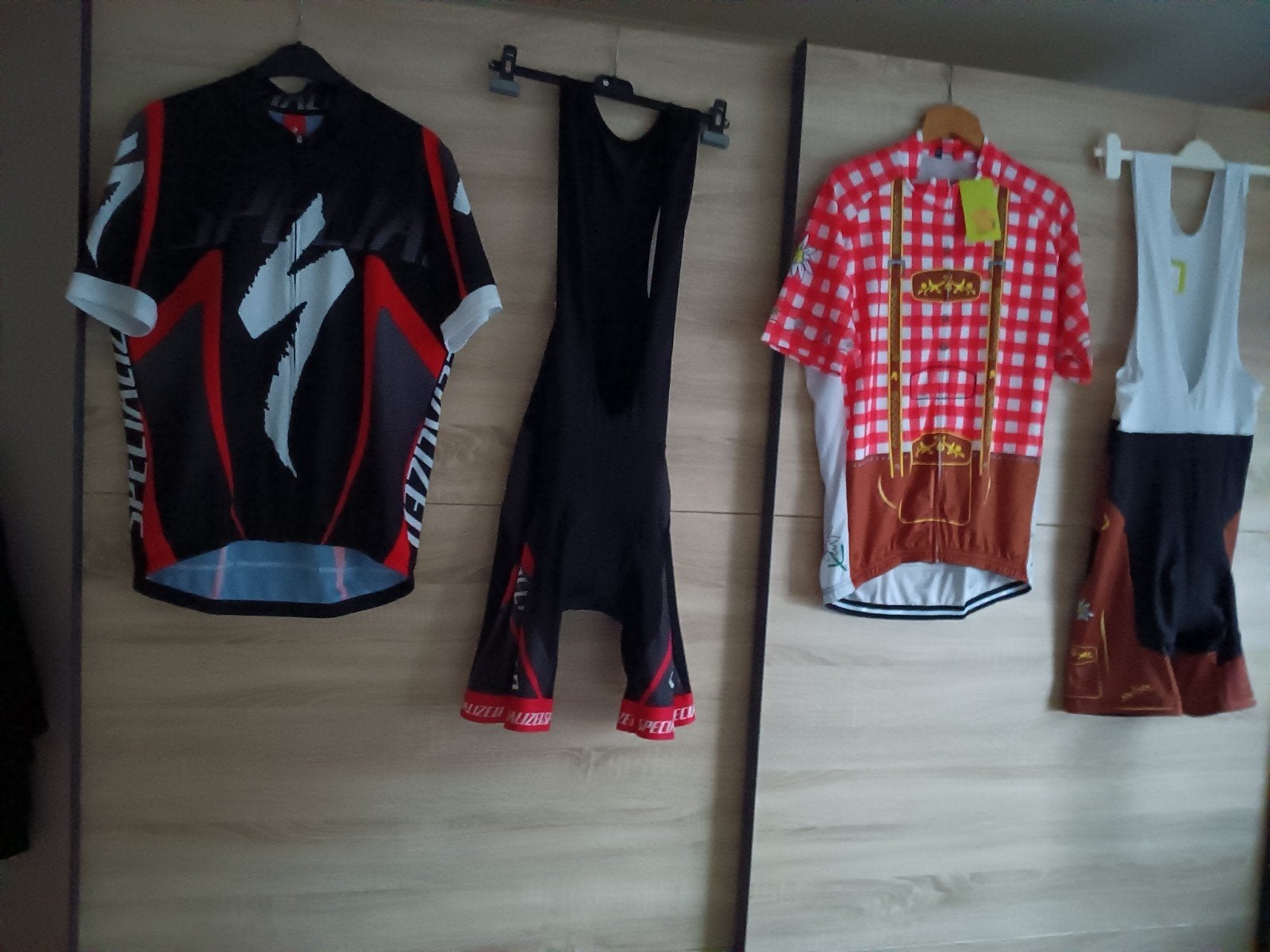 2 wielerpakken XL 20 euro per pak of de 2 samen voor 30 euro, Kleding | Heren, Carnavalskleding en Feestkleding, Ophalen