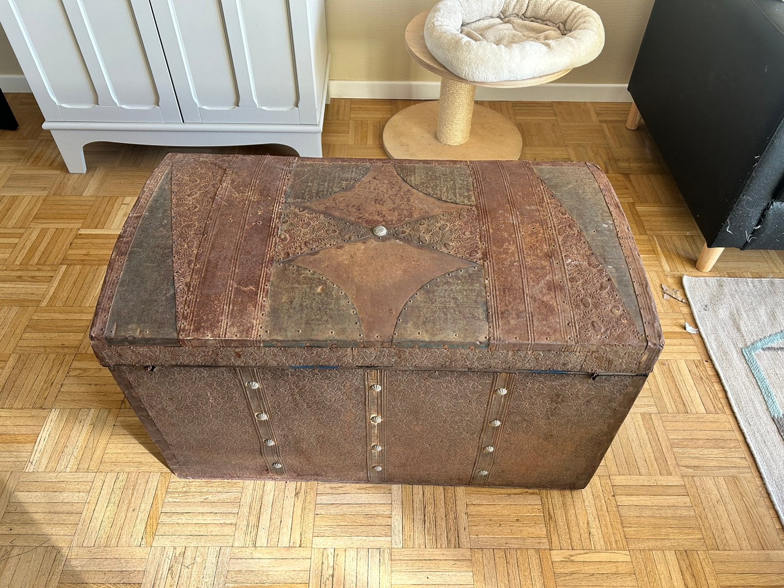 Authentieke kist van hout en metaal, 50 – 75, Minder dan 50 cm, Gebruikt, 50 tot 100 cm