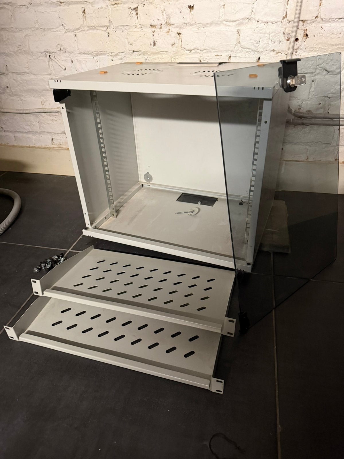 2 Armoires reseaux, Computers en Software, Pc- en Netwerkkabels, Ophalen, Zo goed als nieuw