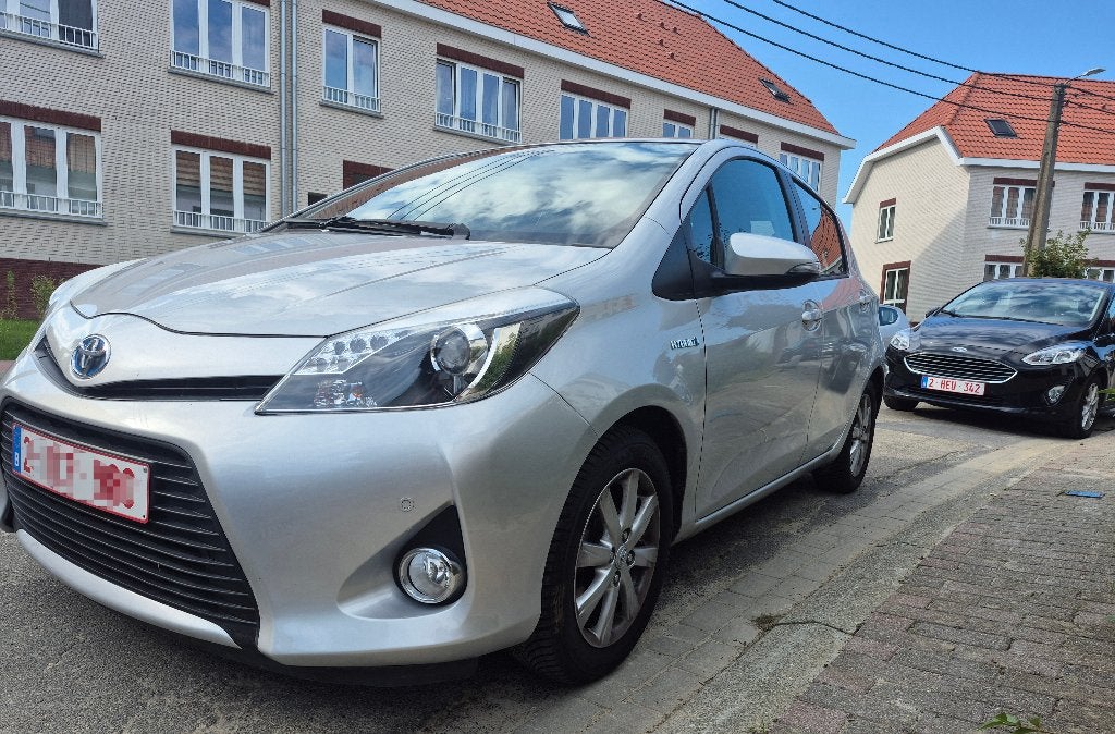 Toyota Yaris, GPS, jantes Cruis.Contr.Alu, caméra arrière,, Autos, Achat, Feux de jour LED, Noir, 5 portes