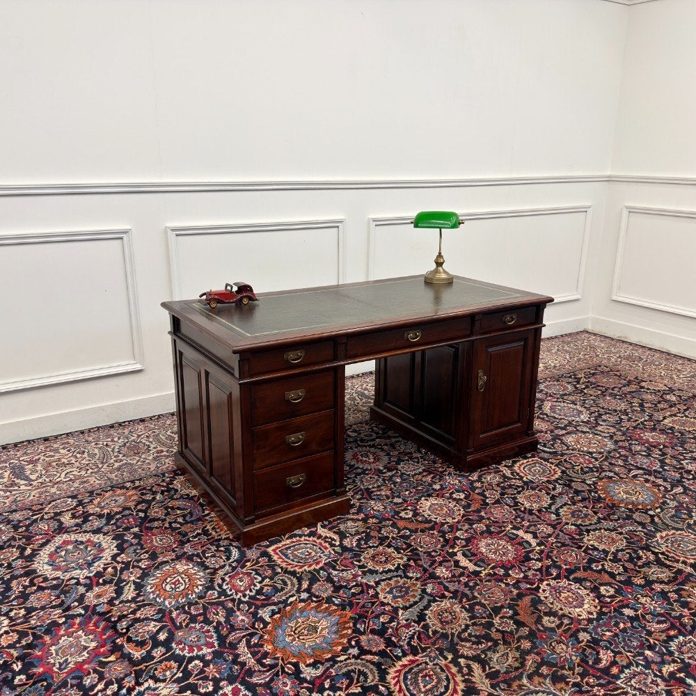 Klassiek Engels Chesterfield Bureau, Antiek en Kunst, Ophalen of Verzenden