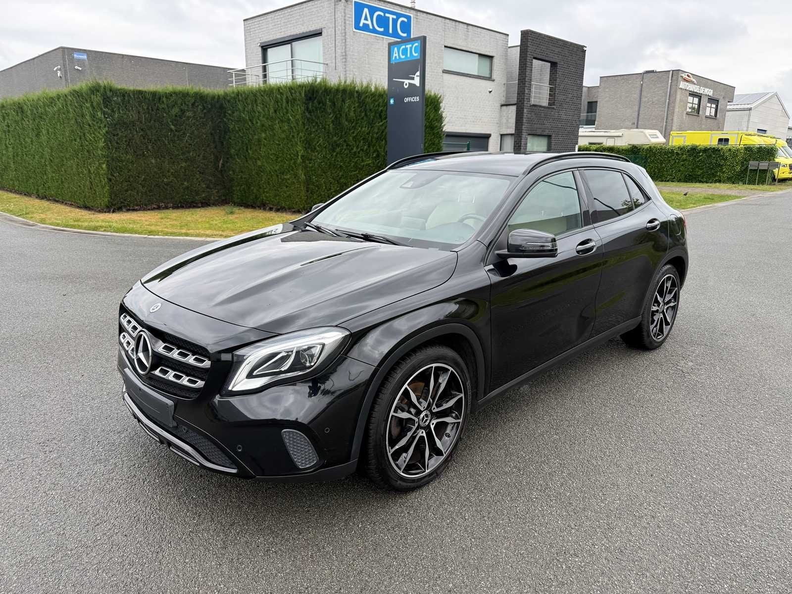 MERCEDES - 2019 - GLA - 180 - Voiture voyageurs, Autos, Achat, Euro 6, Entreprise, Boîte manuelle