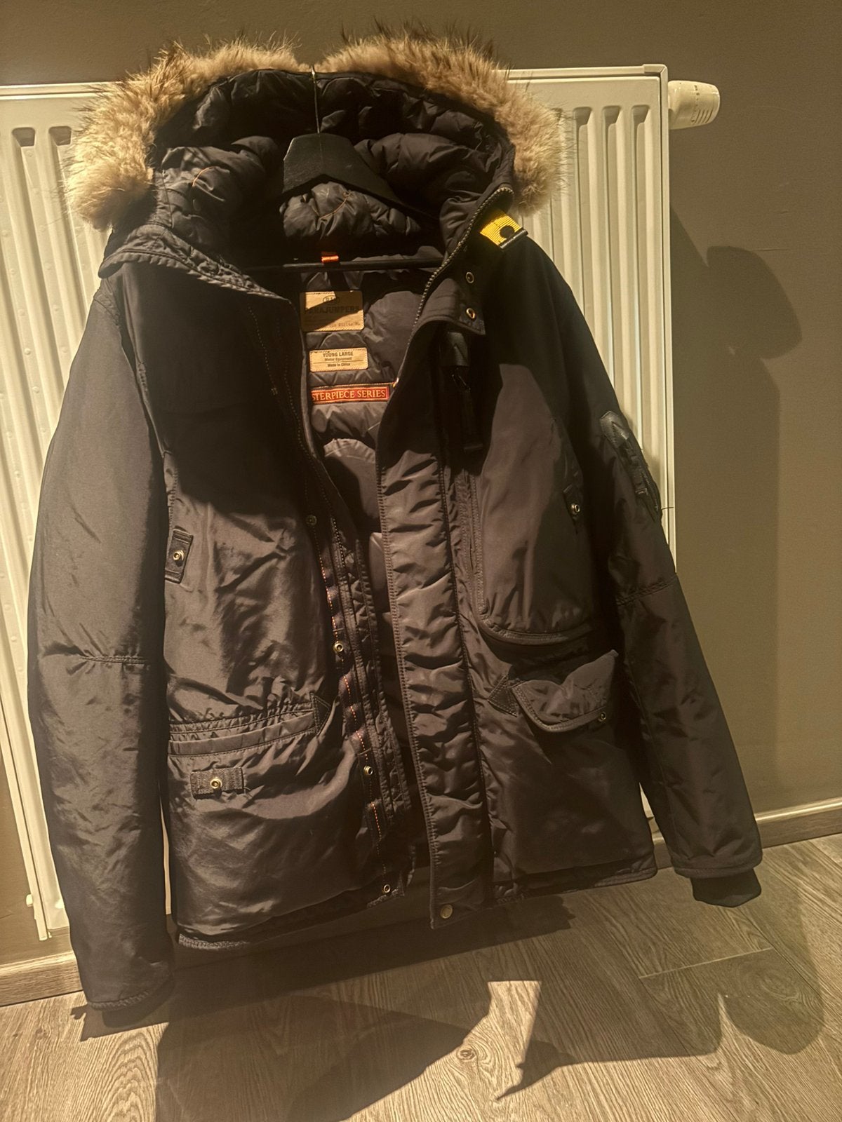 Parajumper te koop. Maat young large. Kleur zwart, Ophalen of Verzenden, Gedragen