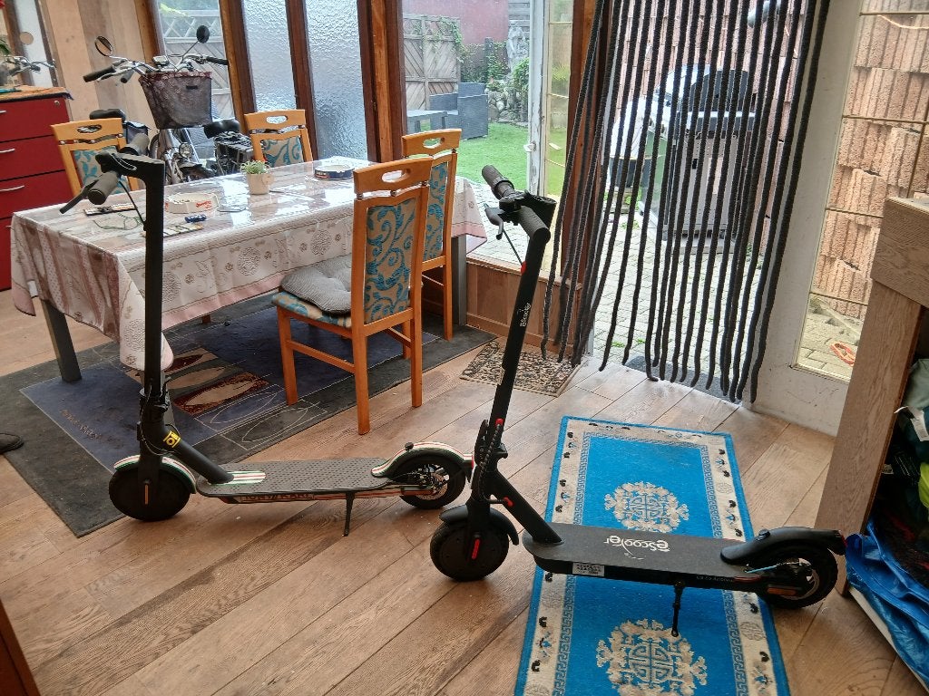 te koop 2x E step, Fietsen en Brommers, Ophalen, Zo goed als nieuw, Elektrische step (E-scooter), Space Scooter