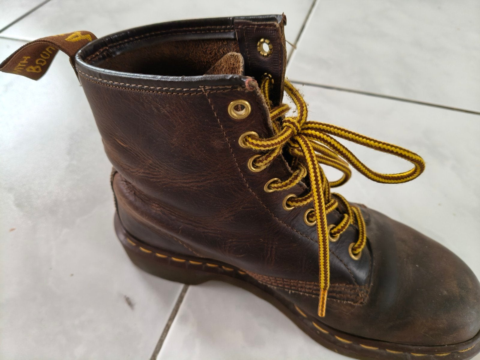 Dr. Martens met originele veters, maat 39/40, Bruin, Lage of Enkellaarzen, Ophalen of Verzenden, Dr Martens