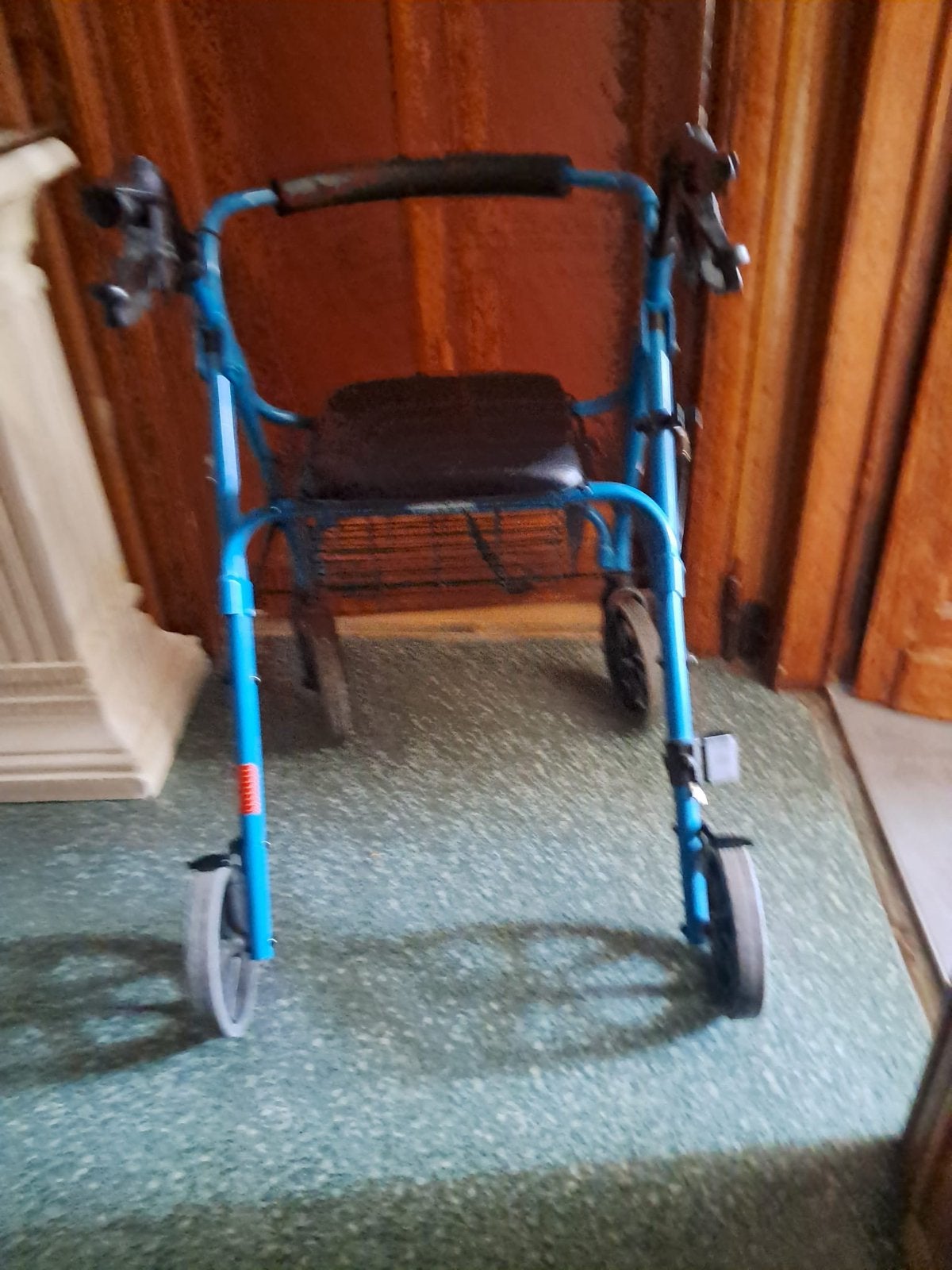 Déambulateur Rollator pliable avec siège - Très bon état, Divers, Déambulateurs, Comme neuf, Pliable, Enlèvement