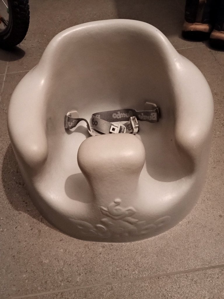 Bumbo babyzitje voor vloer of op tafel, Enlèvement, Utilisé, Ceinture(s)