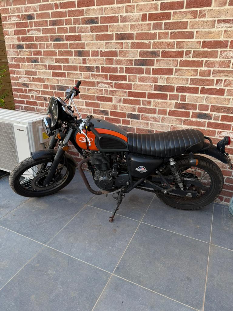 Moto 400 cc, Fietsen en Brommers, Brommers | Overige merken, Ophalen of Verzenden, Zo goed als nieuw