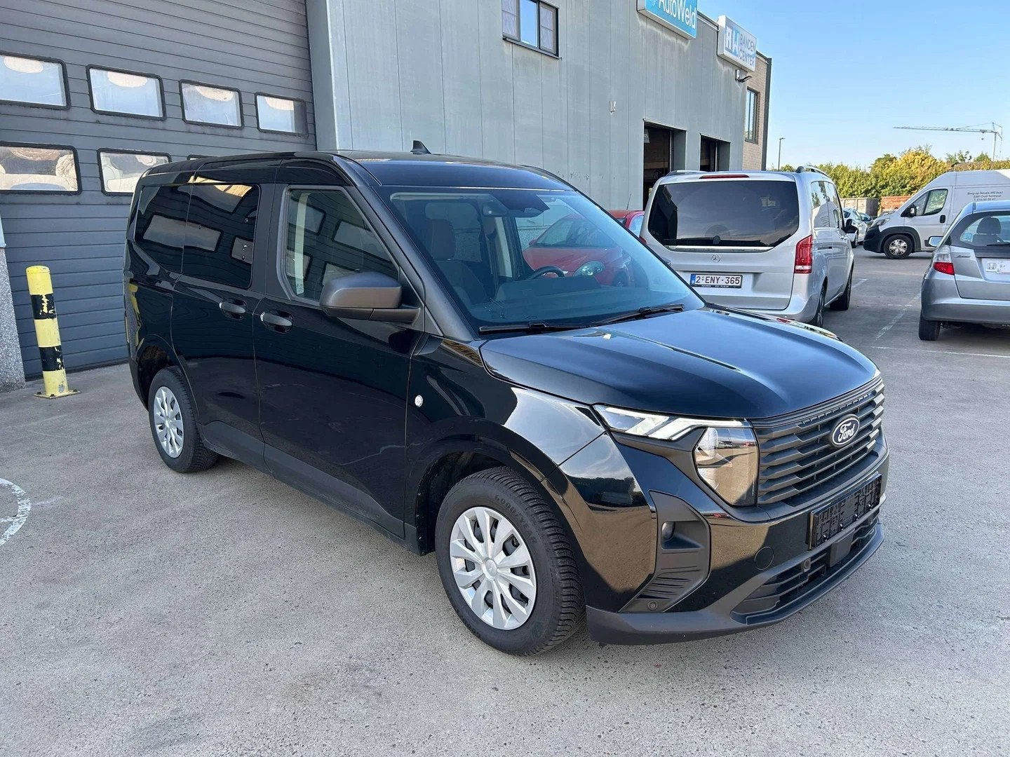 Ford Tourneo Courier Tourneo Courier 1.0 EcoBoost Titanium T, Détection des panneaux routiers, Achat, 998 cm³, Entreprise