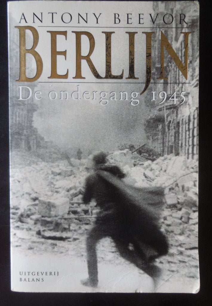 Berlijn - De ondergang 1945 - A. Beevor - 2002, Boeken, Ophalen of Verzenden, Gelezen